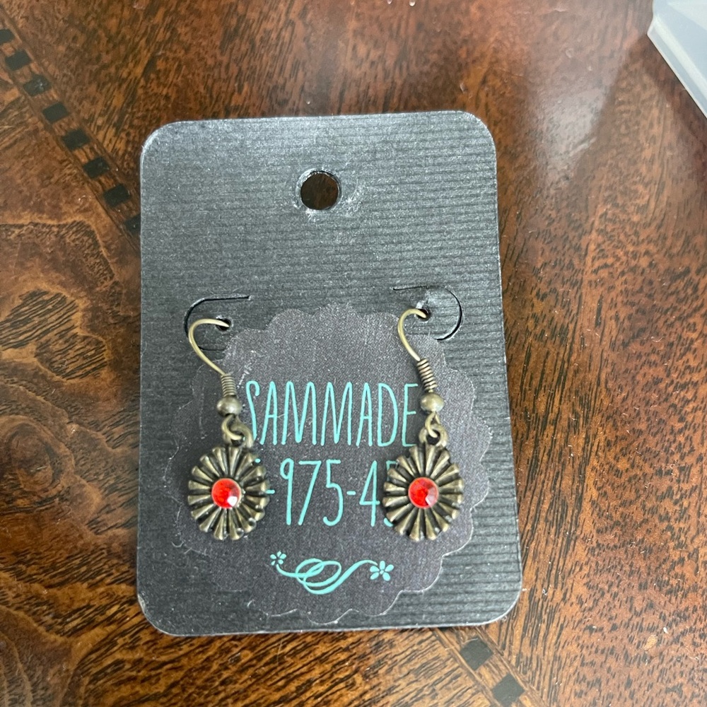 Sammade Gunmetal Green and Red Earrings
